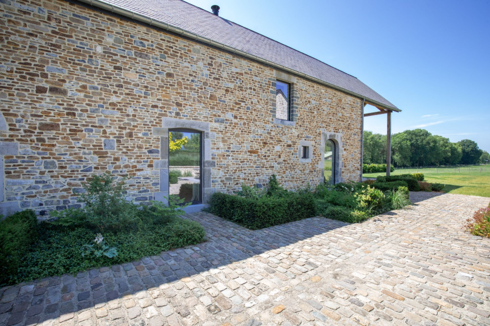 Transformation d&#39;un ancien relais postal en une habitation unifamiliale sur la commune de Wanze 