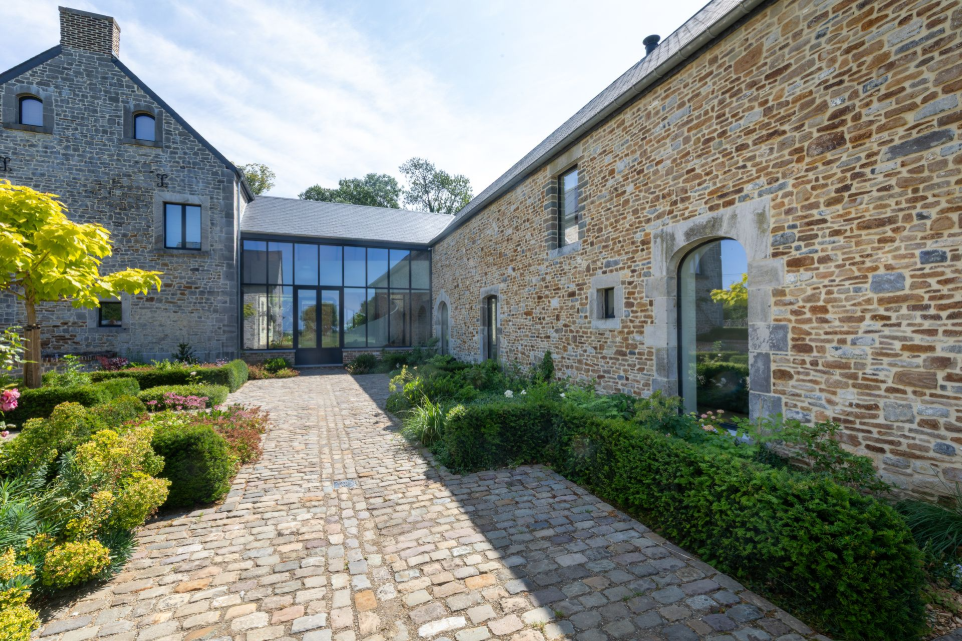 Transformation d&#39;un ancien relais postal en une habitation unifamiliale sur la commune de Wanze 